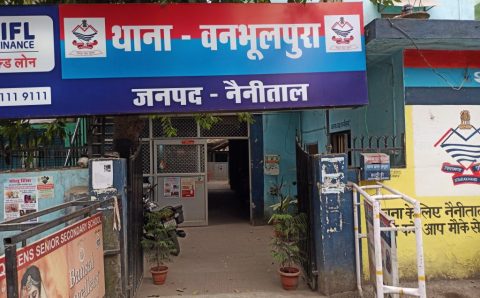 फेसबुक प्रेमी ने महिला से अपने ही घर में सात लाख रू की ज्वेलरी पर लगवाया चूना थाना बनभूलपूरा पुलिस ने किया गिरफ्तार
