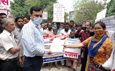 रेलवे पहले पुनर्वास फिर अतिक्रमण की कार्यवाही करें एसडीएम को सौंपा ज्ञापन