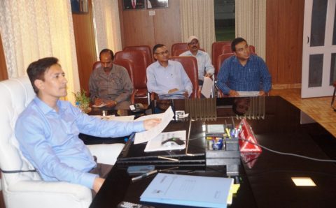 वीडियों कॉन्फ्रेसिंग के माध्यम से आयुक्त कुमाऊॅ मण्डल दीपक रावत ने बहुप्रतीक्षित मानसखण्ड कॉरिडोर एव रोपवे निर्माण को लेकर कुमाऊॅ के सभी जिलों के जिलाधिकारियों के साथ  विस्तार से चर्चा की
