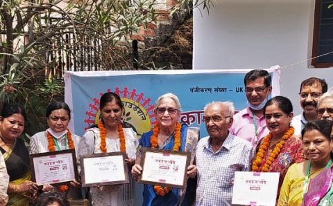 मातृ दिवस पर सारथी फाउंडेशन समिति ने किया माताओं को सम्मानित