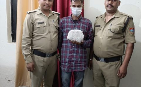 नशे के सौदागर तक पहुँचने के लिए मित्र पुलिस बनी ग्राहक अवैध 01 किलो 50 ग्राम चरस बरामद