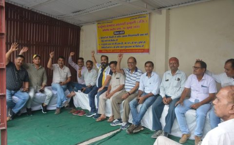कांट्रैक्टर वैलफेयर सोसाइटी ठेकेदरो ने अपनी मांगों को लेकर अनिश्चितकालीन धरना किया प्रारम्भ