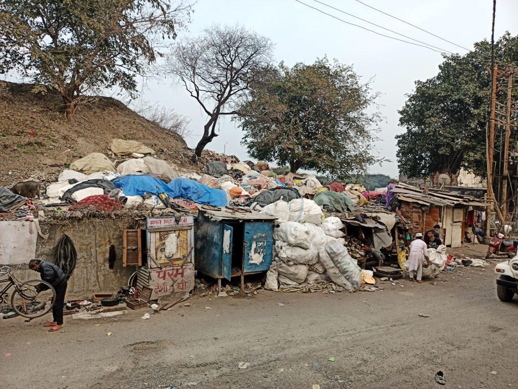 वोट बैंक की राजनीति के चलते नई ट्रेनों का संचालन ठंडे बस्ते में>देखे VIDEO