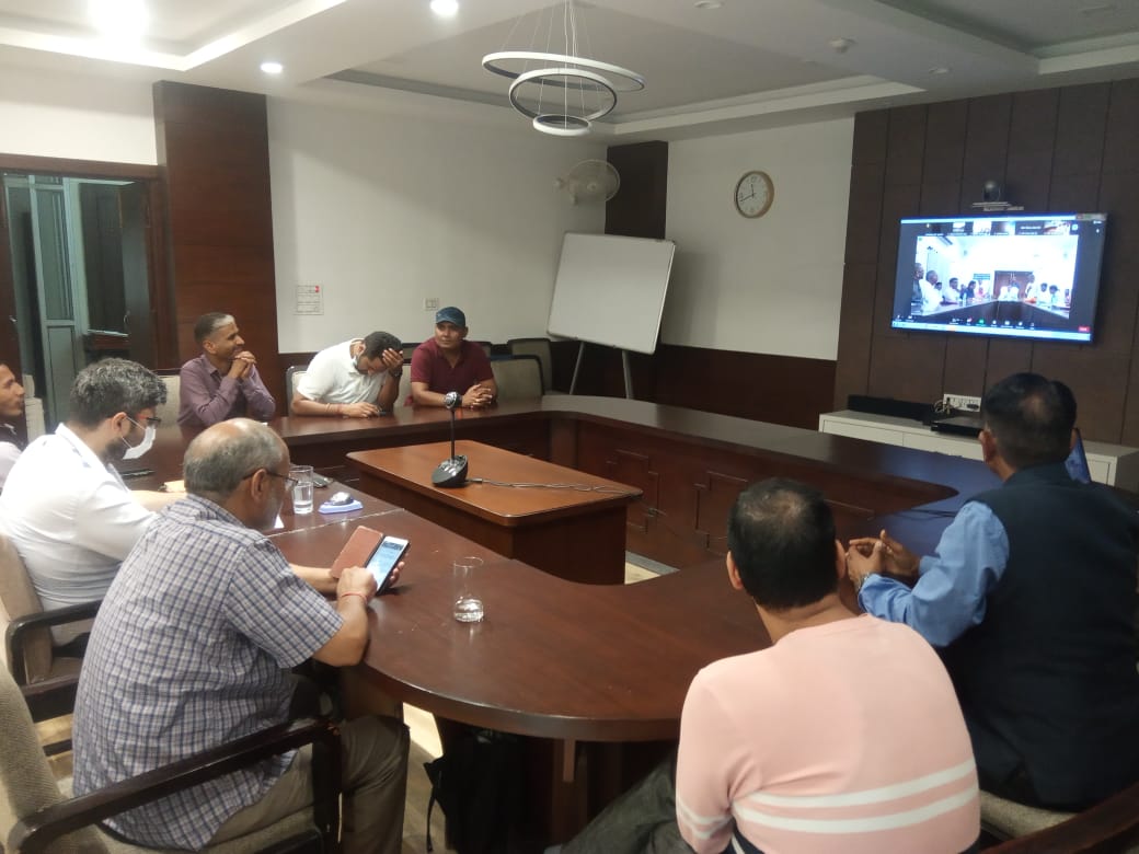 कैम्प कार्यालय में मुख्यमंत्री पुष्कर सिंह धामी ने ‘बीज बम अभियान सप्ताह’ का किया शुभारंभ