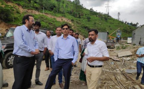कुमाऊं आयुक्त दीपक रावत ने किया भवाली-अल्मोड़ा राजमार्ग का स्थलीय निरीक्षण