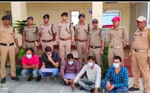 लमगड़ा पूर्व ब्लॉक प्रमुख का पुत्र अपने तीन साथियो सहित एक करोड़ के लीसे व ढाई लाख नकदी के साथ पुलिस हिरासत में