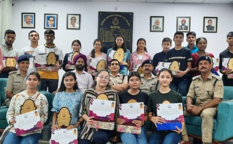 एसएसपी नैनीताल ने CBSE बोर्ड परीक्षा 2022 में अच्छे अंकों से उत्तीर्ण हुए नैनीताल पुलिस परिवार के मेधावी बच्चों को किया सम्मानित, बच्चों के उज्ज्वल भविष्य के लिए Career Counselling Session भी शुरू किए जाने का लिया निर्णय