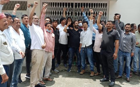 आखिर ठेकेदारों ने लोक निर्माण विभाग में क्यों जड़ा ताला .जानिए क्या है मामला,,,देखे वीडियो