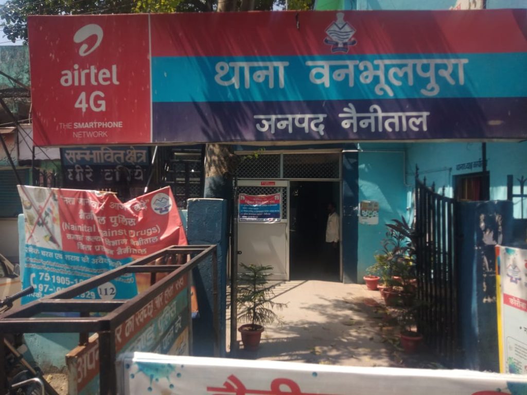 बनभूलपुरा पुलिस ने रोड पर अतिक्रमण पर वाले 06 व्यक्तियों के 10000—10,000 रू0 कोर्ट के किये चालान