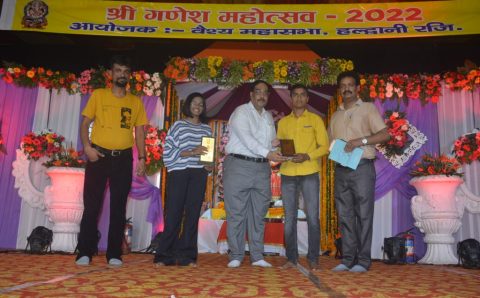 आलोक शारदा एवम भवानी शंकर नीरज ने पुरस्कार दे बढ़ाया हौसला