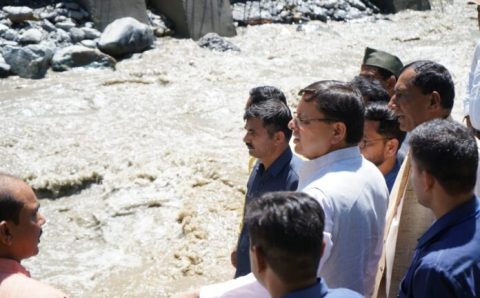 सीएम धारचूला में आपदा प्रभावित पीड़ित परिवारों से मिले