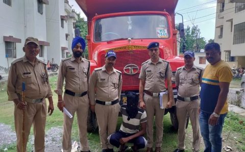 थाना काठगोदाम पुलिस टीम की कड़ी मेहनत रंग लाई डम्पर चोरी करने वाले को हथकड़ी लगाई