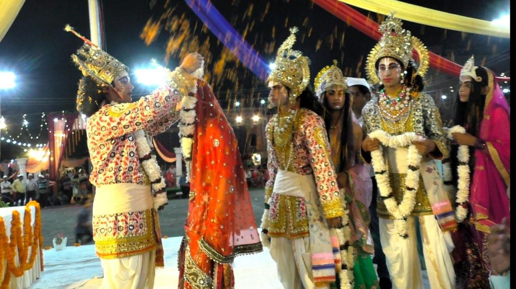 जनकपुरी में बारात का पुष्पवर्षा आतिशबाजी के साथ भव्य स्वागत प्रभु श्री राम सीता का स्वयंवर संपन्न..देखे VIDEO