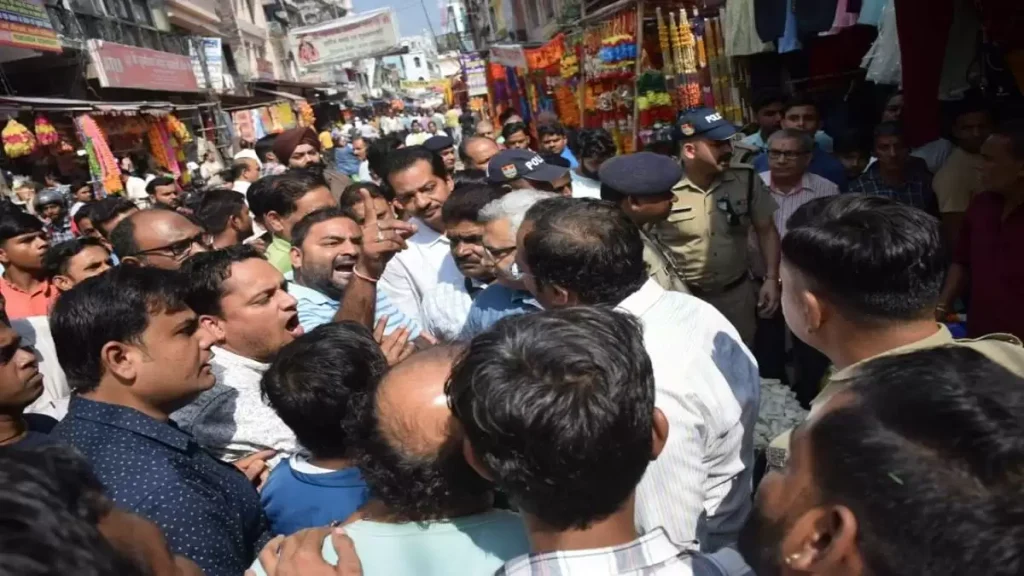 दीपावली त्यौहार के मद्देनर व्यापारी अपनी दुकान के बाहर एक मीटर से अतिरिक्त नहीं घेरेगा जगह…देखे  VIDEO  जरूर