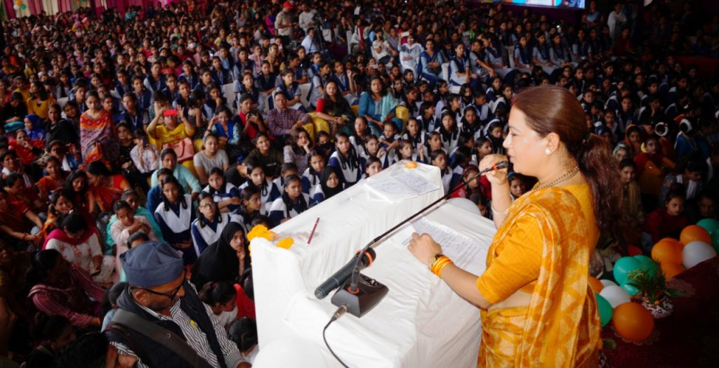 अन्तर्राष्टीय बालिका दिवस पर मंत्री आर्या द्वारा 3000 बालिकाओं को निःशुल्क सेनेटरी नैपकिन किट वितरित किय