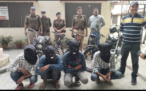 ट्रांजिट कैंप: (उधम सिंह नगर) चोरी की 4 मोटर साइकिल सहित कुख्यात चोरों को पुलिस ने किया गिरफ्तार