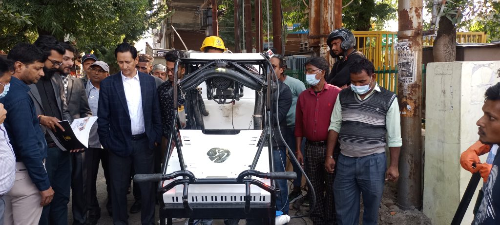 कुमाऊँ कमिश्नर और जल संस्थान के अधिकारियों की मौजूदगी में रोबोटिक मशीन का परीक्षण… विस्तार से खबर के लिए देखे VIDEO