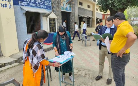 कोई भी व्यक्ति मतदान केन्द्रों में जाकर अपना नाम वोटर लिस्ट में होने की जाँच सकता है