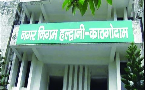 प्रतिबंधित सिंघल यूज़ प्लास्टिक ज़ब्त नगर निगम टीम द्वारा बनभूलपुरा में सफाई व्यवस्था निरीक्षण… देखे VIDEO