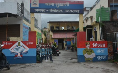महिला को दबंग के खिलाफ पुलिस में शिकायत करना पड़ा भारी दबंग, चाकू से हमला कर चेन छीन डाली