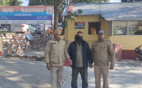 थाना बेतालघाट पुलिस ने हार्डवेयर दुकान स्वामी के साथ की गाली-गलौज व मारपीट करने वाले मुख्य आरोपी को किया गिरफ्तार