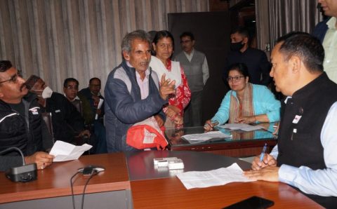 फरियादियों की समस्यायों के समाधान समयअवधि में सम्बन्धित अधिकारी सुनिश्चित करे-जिलाधिकारी… देखे VIDEO