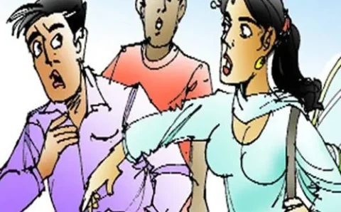 छात्राओं से छेड़छाड़ करने वाले परिचालक की भीड़ ने धुनाई कर उतारा आशिक़ी का भूत