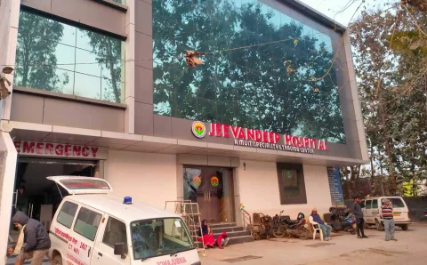 एसडीएम राकेश चंद्र तिवारी एवम पुलिस की संयुक्त टीम ने तीन फर्जी हॉस्पिटल एक अल्ट्रासाउंड सेंटर पर  की छापामारी