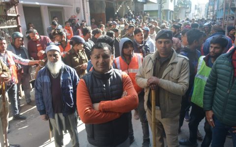 नगर निगम एव प्राधिकरण की संयुक्त टीम के एक्शन से वनभूलपूरा क्षेत्र में ताबड़तोड़ छापेमारी मलिक के बगीचे में गरजी जेसीबी बड़े निर्माण को किया ध्वस्त>>देखे VIDEO
