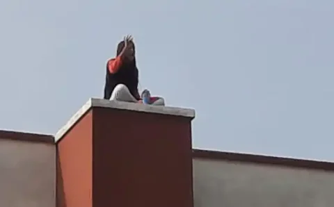 एमबीपीजी कॉलेज में  हुआ हाई प्रोफ़ाइल ड्रामा छात्र नेता कॉलेज की छत को हथियार बना रही ?>>देखे VIDEO