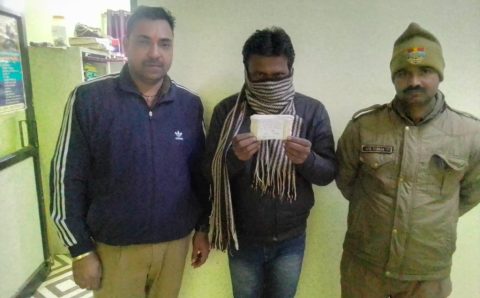 काठगोदाम पुलिस द्वारा सट्टा लगाने वाले व नाजायज चाकू के साथ दो व्यक्तियों को किया गिरफ्तार।