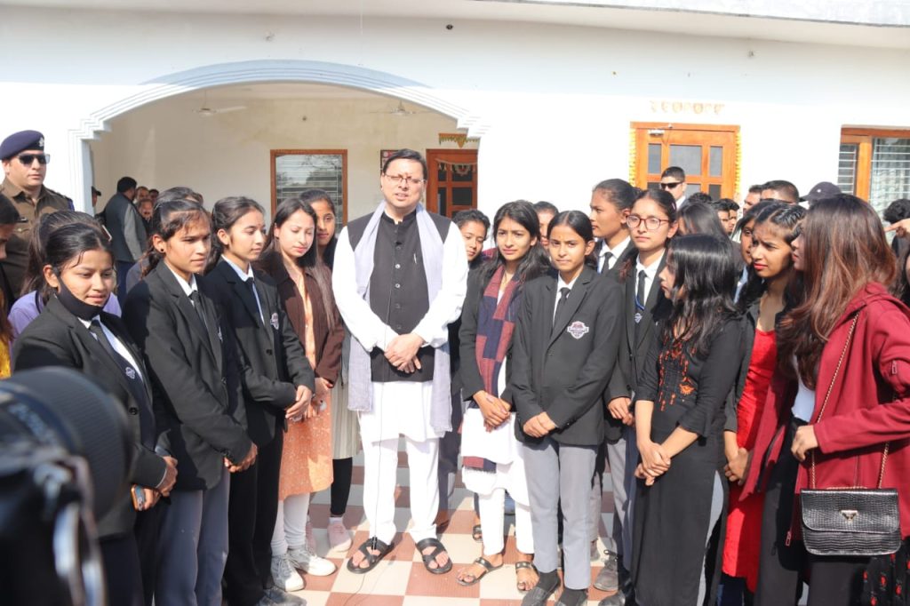 विद्यार्थियों ने नकल विरोधी कानून बनाए जाने पर मुख्यमंत्री पुष्कर सिंह धामी का आभार व्यक्त किया।