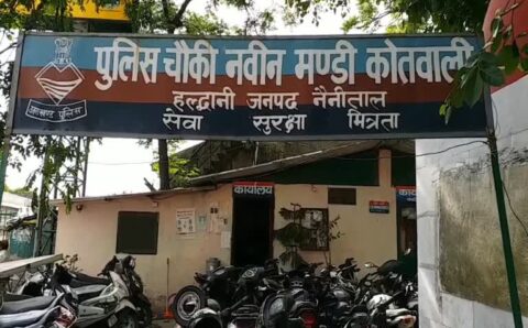 8वीं के छात्र ने मंडी पुलिस चौकी के पास लहराया तमंचा पुलिस ने बच्चे को मय तमंचे के साथ हिरासत में लिया