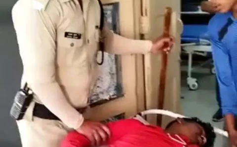 ट्रैफिक पुलिस में तैनात आकाश कुमार ने मानवता की मिसाल पेश युवक की बचाई जान