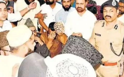 इमाम से अभद्रता पर भड़के लोगो ने घेरी कोतवाली, आईजी के आश्वासन पर मामला हुआ शांत