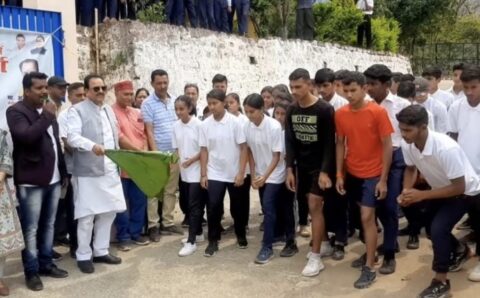 खेल प्रतियोगिता के अंतर्गत मैराथन दौड़ को नैनीताल उधम सिंह नगर संसदीय क्षेत्र से सांसद अजय भट्ट ने हरी झंडी दिखाकर शुभारंभ किया