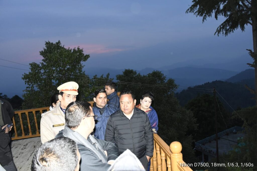 मुख्यमंत्री पुष्कर सिंह धामी रात्रि प्रवास पर मुक्तेश्वर में