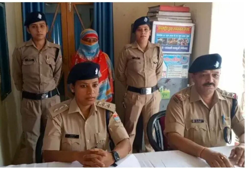 ब्लैक गोल्ड चरस का खेल पहले बेटा अब माँ को 378 ग्राम अवैध चरस के साथ पुलिस ने पहुंचाया जेल