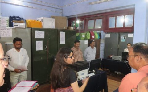जिलाधिकारी वंदना सिंह ने रिकॉर्ड रूम,नजूल के सभी पटलों का किया निरीक्षण