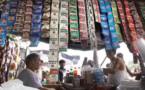 तंबाकू उत्पाद की दुकानों पर काफी कैंडी बिस्कुट पे पदार्थ इत्यादि की बिक्री नहीं करेंगे-निदेशक विनोद कुमार सुमन