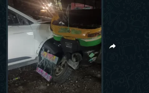 तेज़ गति कार की जबरदस्त भिड़ंत टेंपो के उड़े परख्च्चे  बाइक का टायर निकला 5 घायल नंदपुर निवासी लड़की गंभीर सेंट्रल में भर्ती