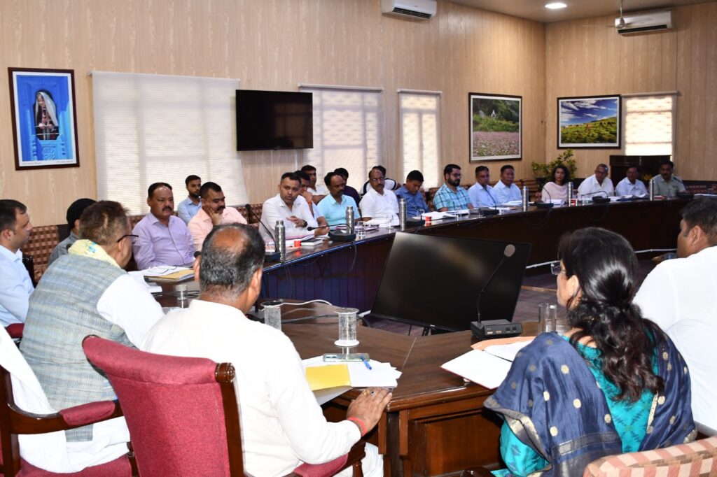 गणेश जोशी ने मण्डी निदेशालय पहुंचकर उत्तराखंड कृषि उत्पादन विपणन बोर्ड समीक्षा की ली बैठक