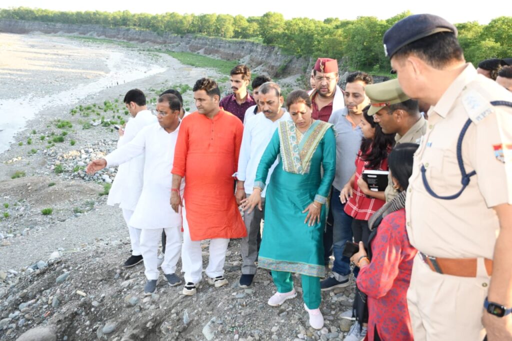 सरकार आपदा से प्रभावित परिजनों के साथ हर संभव मदद की जाएगी -रेखा आर्या