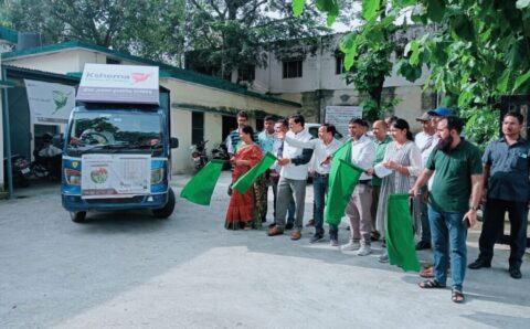 जिला पंचायत अध्यक्षा बेला तोलिया ने प्रधानमन्त्री फसल वीमा योजना के प्रचार वाहन को हरी झण्डी दिखाकर रवाना किया।