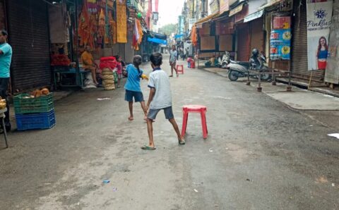 सुबह खेल का मैदान दिन में अतिक्रमण के जाम से जनता परेशान ज़िम्मेदार ?