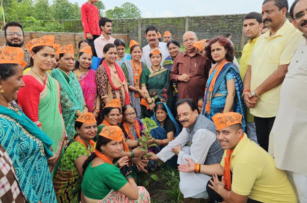 अजय भट्ट ने हरेला पर्व के उपलक्ष में वृक्षारोपण प्रदेश वासियों को हरेला पर्व की बधाई दी