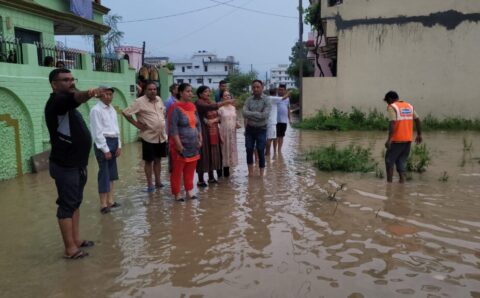 सिटी मजिस्ट्रेट ऋचा सिंह ने पुष्प विहार लालडांठ में जलभराव से दिलाई निजात >VIDEO