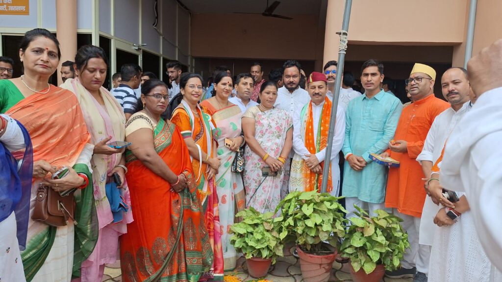 भाजपा जिला अध्यक्ष प्रताप सिंह बिष्ट ने स्वतंत्रता दिवस के अवसर पर किया ध्वजारोहण