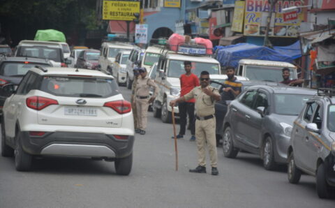 अपने कर्तव्य के प्रति मुस्तैद नज़र आये आकाश कुमार एवम सीपीयू व महिला पुलिस>VIDEO