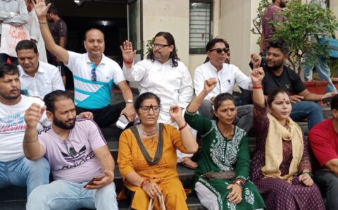 आप बड़े तांत्रिक हो बातों में न घुमाओ स्ट्रीट लाइटों को ठीक कराओ,हमारा रिचार्ज का समय आ गया-रवि जोशी > VIDEO